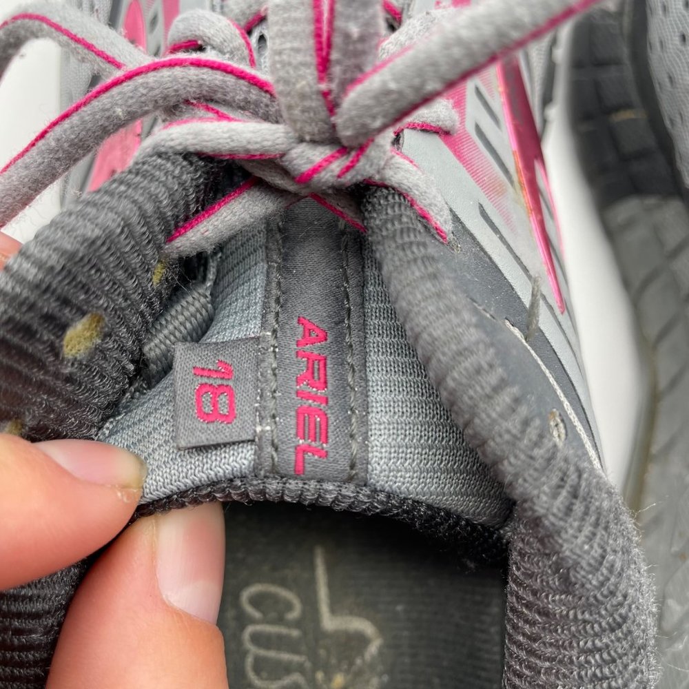 Brooks‎ Woman's Sz 11 Gray and Pink Ariel 18 Running Athletic Tennis Shoes - Picture 11 of 12